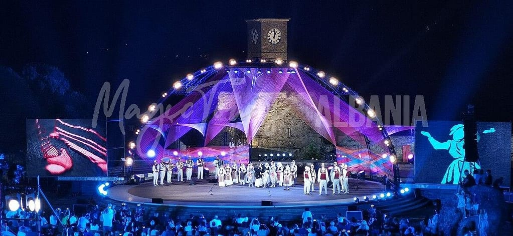 Guida per gli addetti ai lavori agli 11 migliori festival in Albania 12 Gjirokaster Folk Festival Festival invernale ed estivo