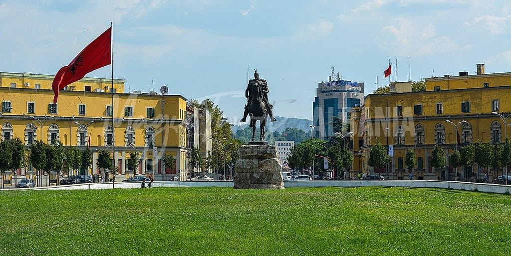 Mon guide personnel sur les lieux de séjour en Albanie 19 Tirana Albanie