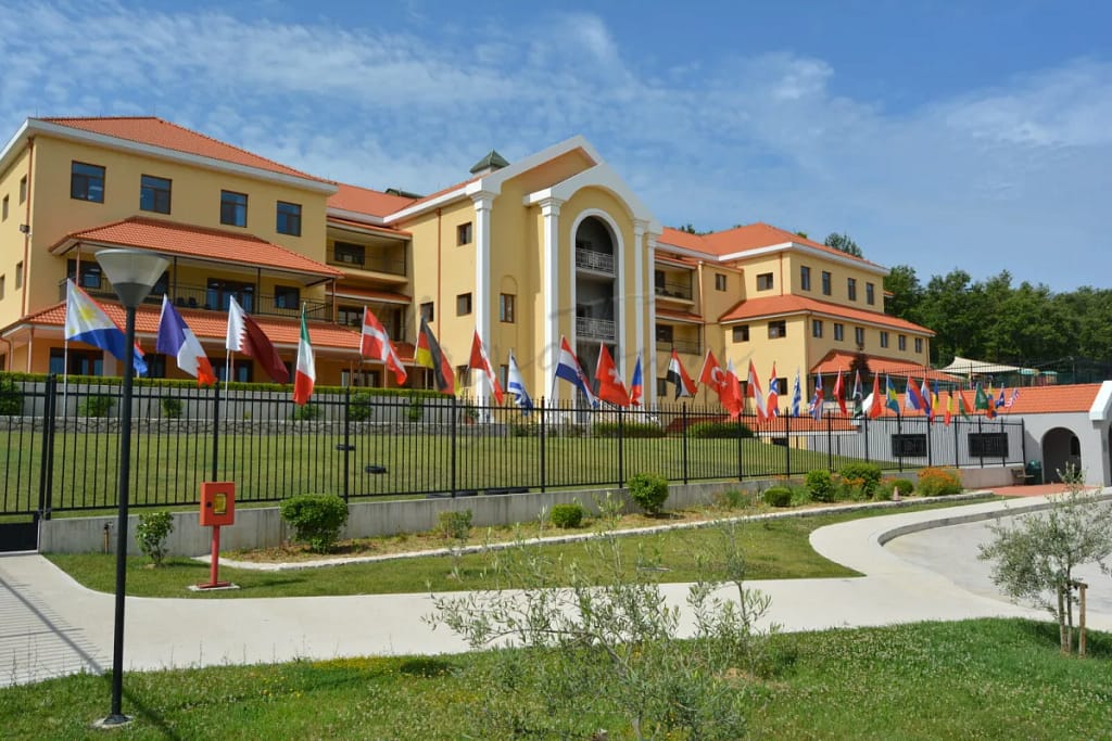Übersicht über 11 Internationale Schulen in Tirana (Preise, Programm und mehr) 8 Internationale Schule Tirana