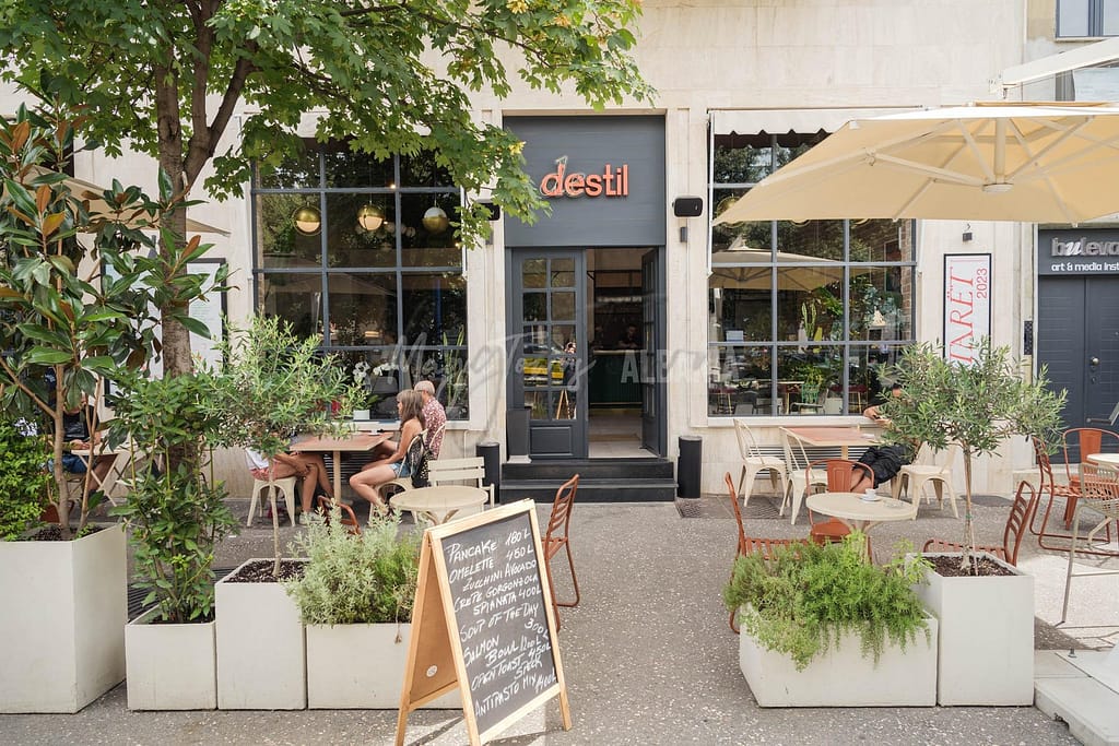 Les 12 meilleurs cafés de Tirana à essayer - Le guide d'un local 18