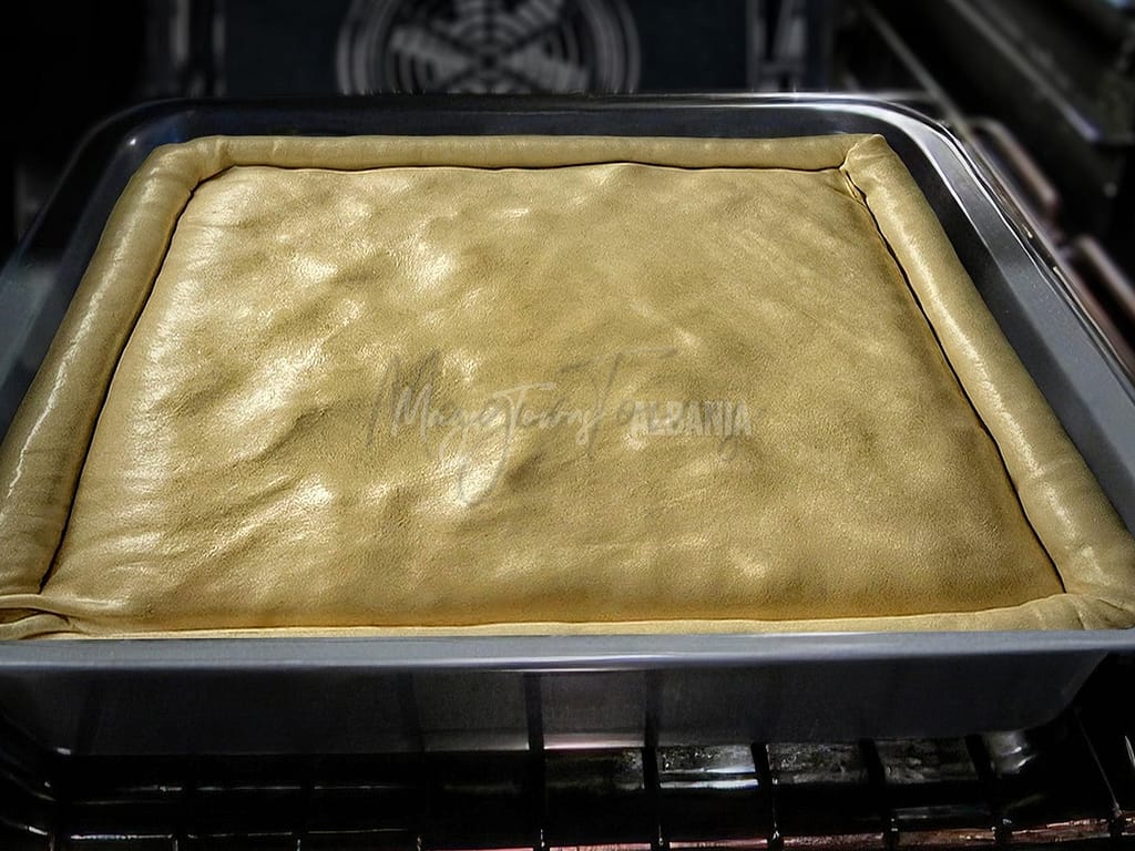 Veganes albanisches Byrek: Schnelles und einfaches Rezept 9 gebackener veganer albanischer Burek