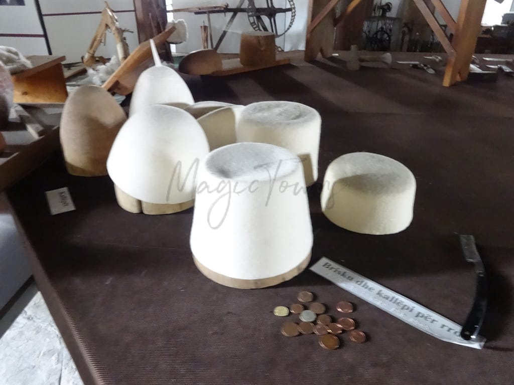 Mit bud på de 4 bedste albanske traditionelle tøjtyper 10 Qeleshe i traditionelt albansk tøj