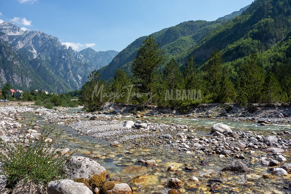 7 Destinazioni primaverili per viaggi in auto in Albania 8