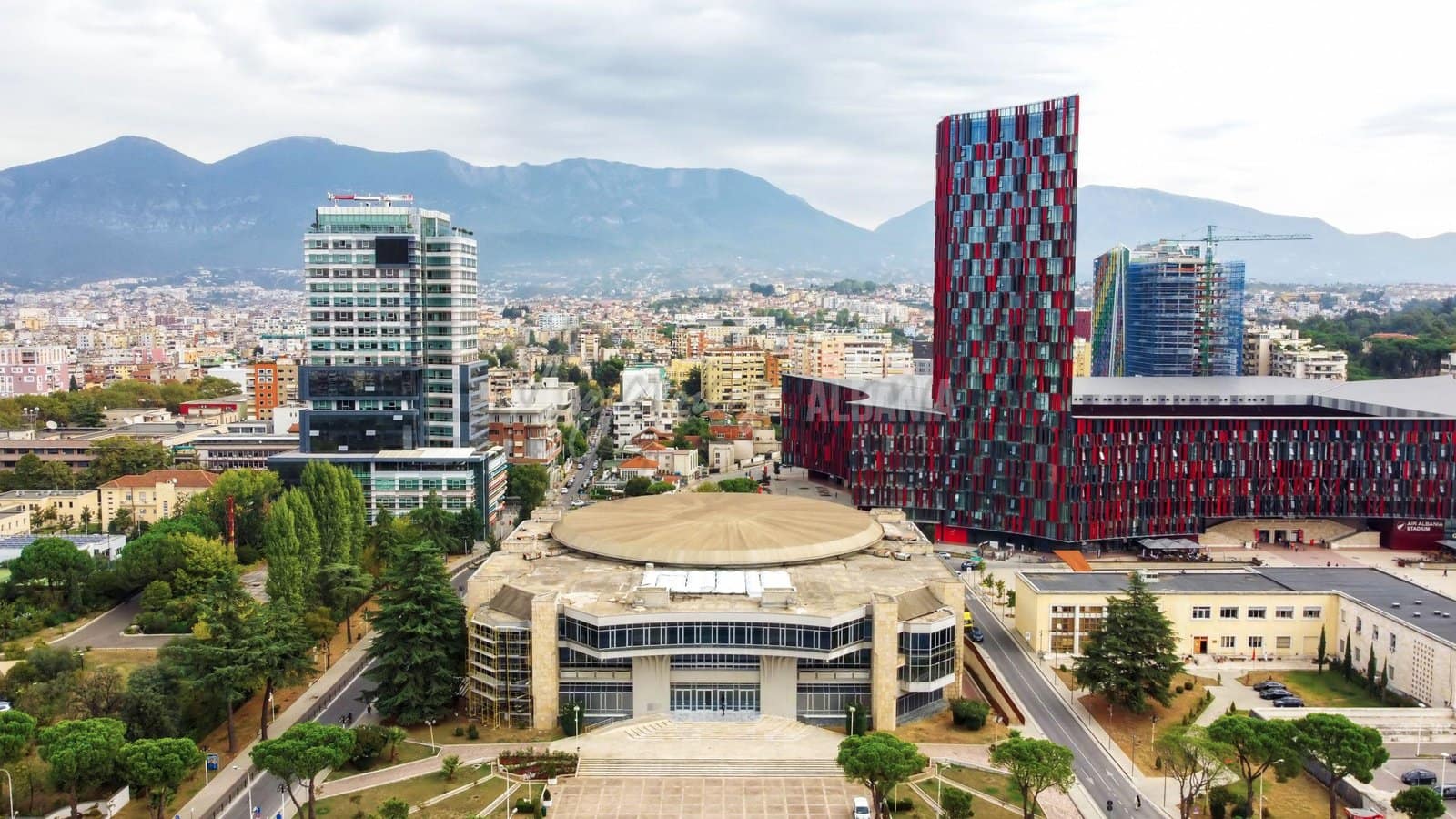 hvordan man tilbringer en dag i tirana