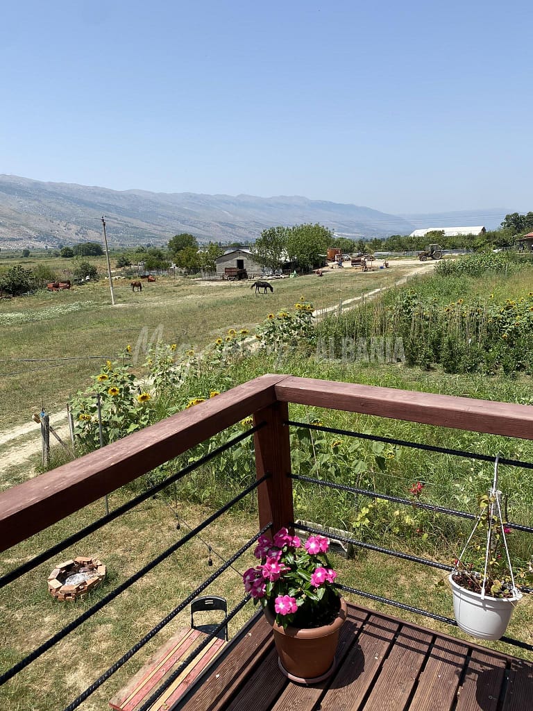 7 destinazioni primaverili per viaggi in auto in Albania 12