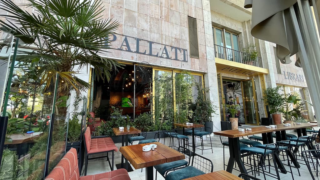 Les 12 meilleurs cafés de Tirana qu'il faut absolument essayer - Le guide d'un local 22