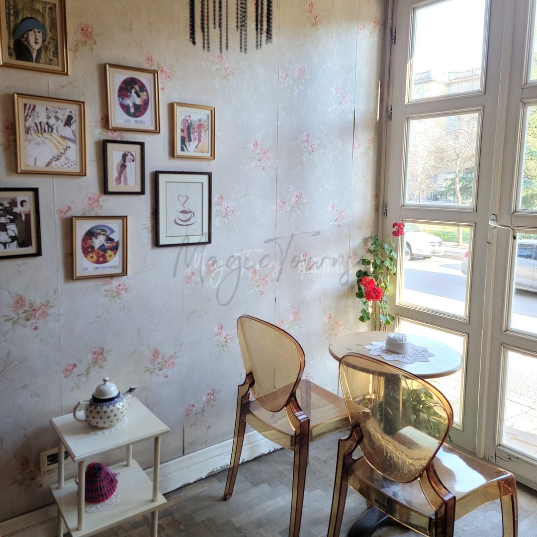 Die 12 besten Cafés in Tirana, die Sie unbedingt probieren müssen - Ein Einheimischenführer 26