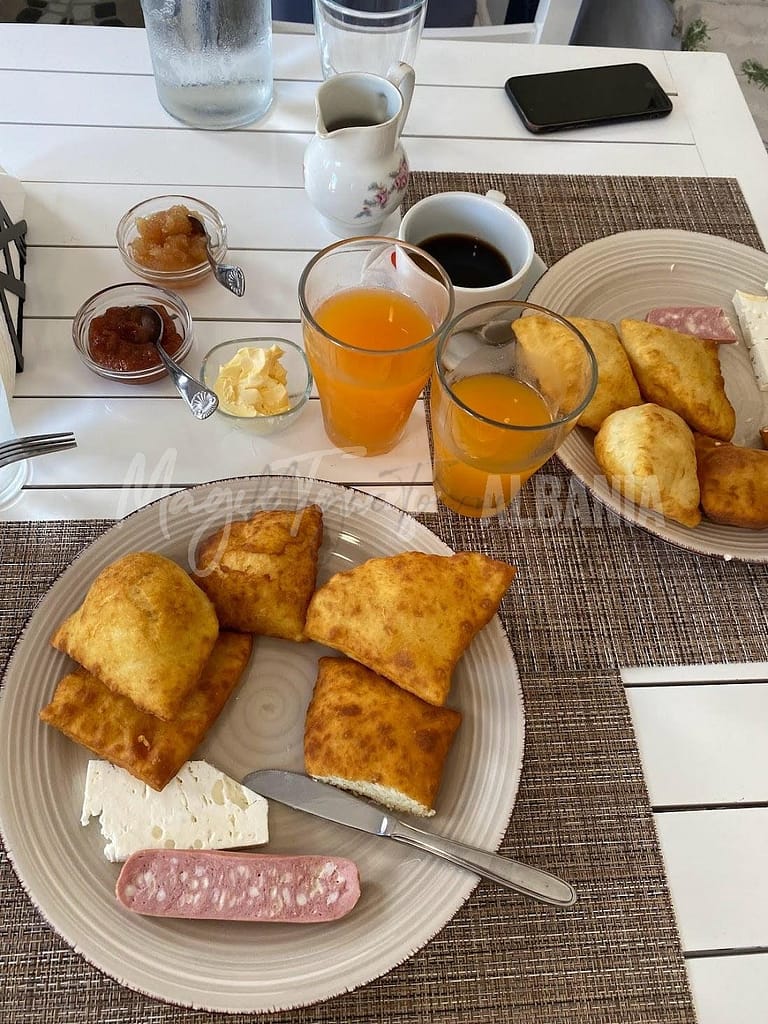 Ce qu'il faut savoir avant de se rendre pour la première fois en Albanie en 2025 - Le guide d'un local 28