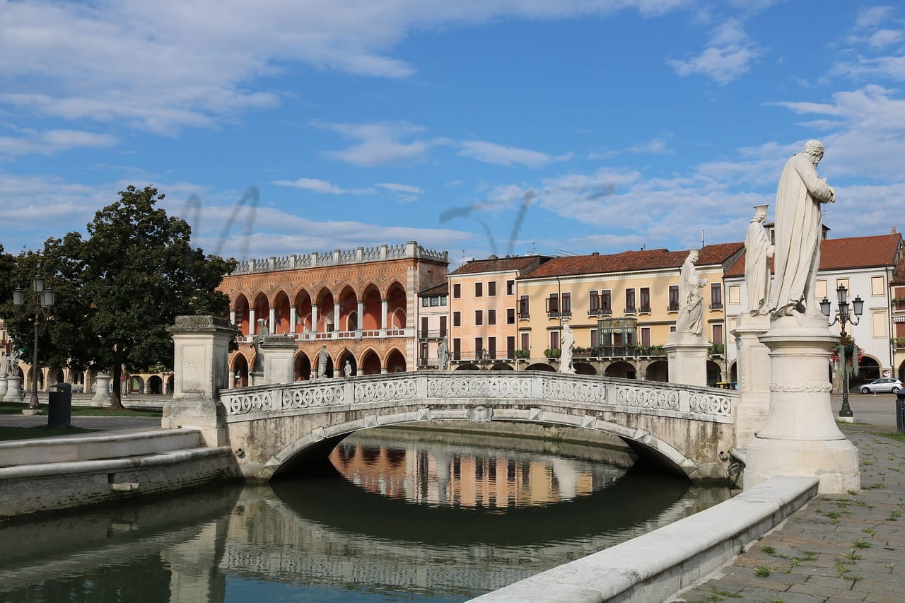 entdecke-padua-architektur-fresken-und-märkte