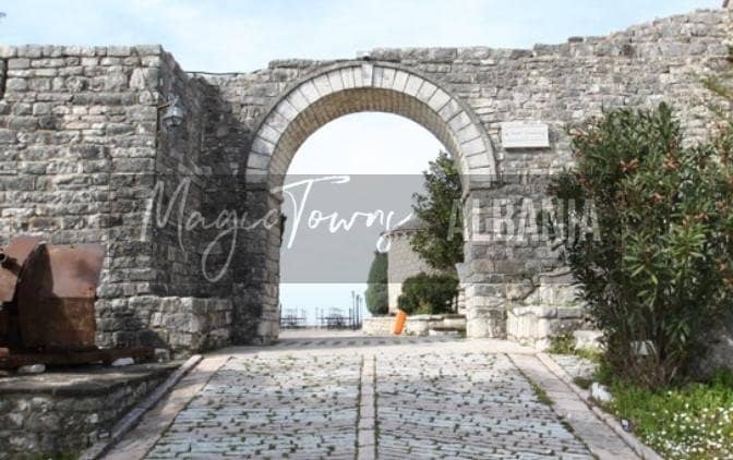 Castello di Saranda Lekuresi 