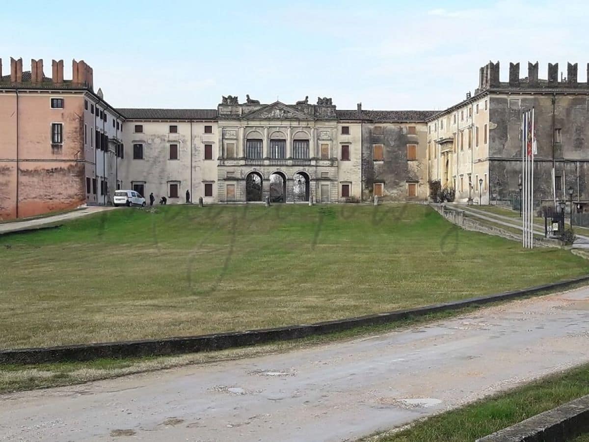 Castel d'Azzano