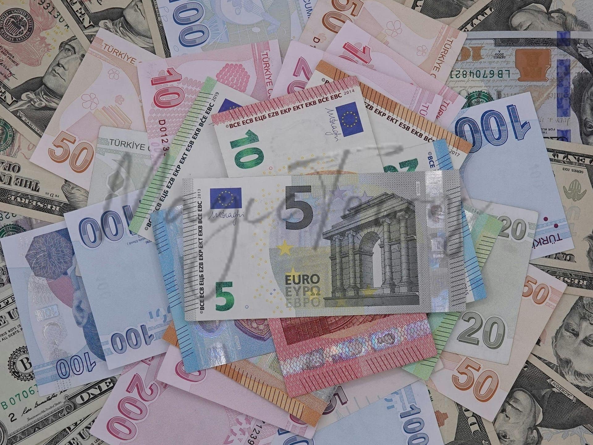 Svag dollar i forhold til euro: Sådan kan expats beskytte deres penge 6 Dollar
