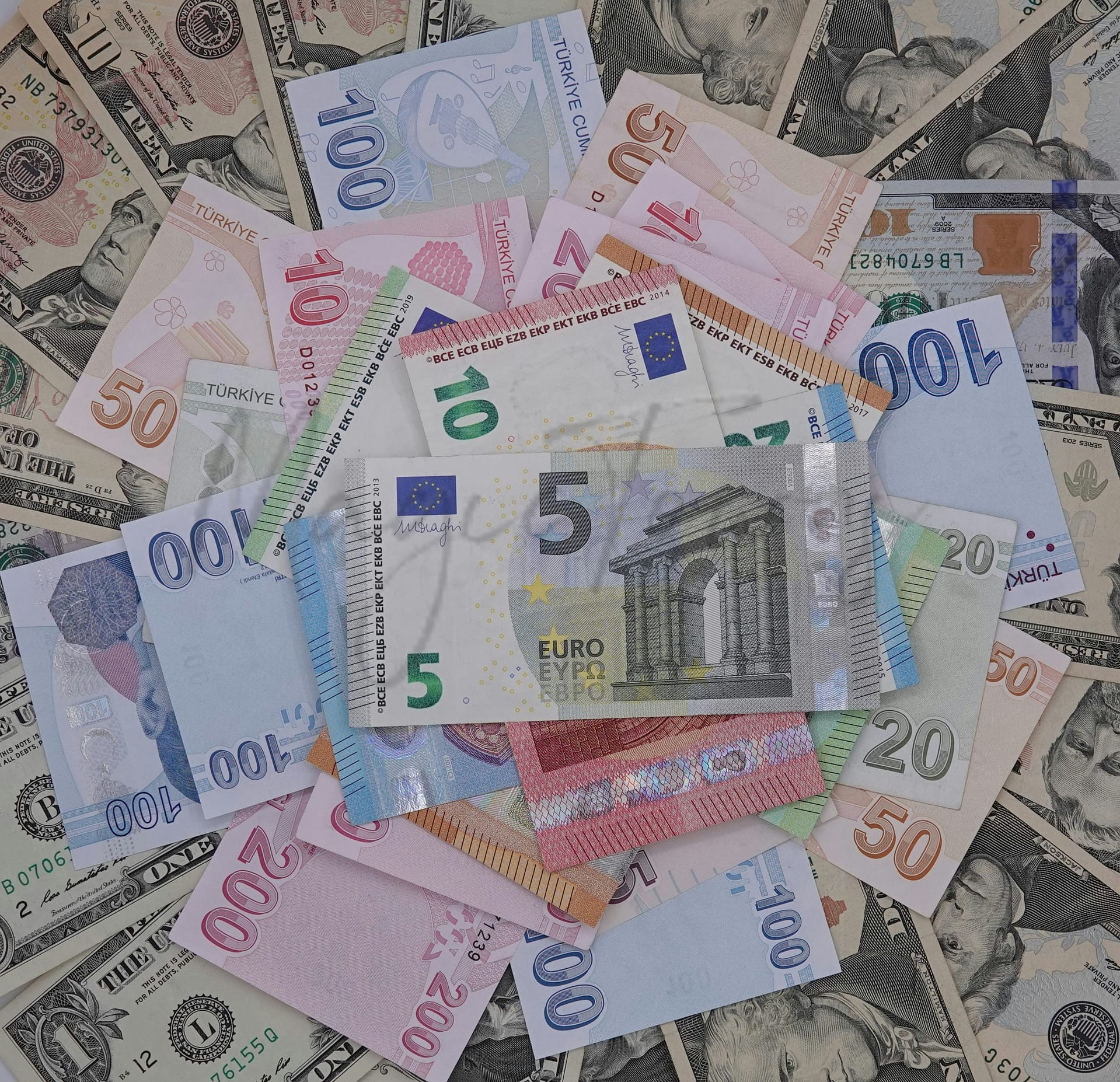 svag-dollar-mod-euroen-hvordan-udlændinge-kan-beskytte-deres-penge