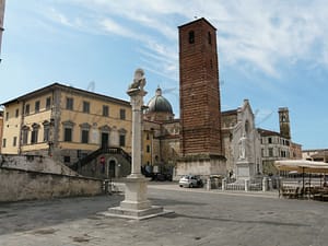 Pietrasanta i Toscana Italien