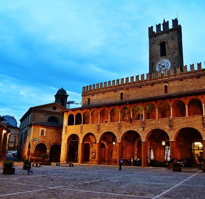 piazza del popolo in offida